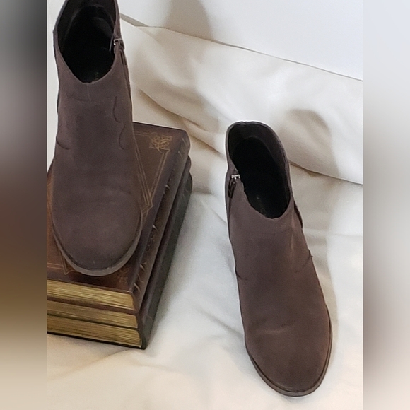 Marc Fisher Brown Stephani Suede Booties Bohemian Ankle Designer Summer Fall - Picture 5 of 16